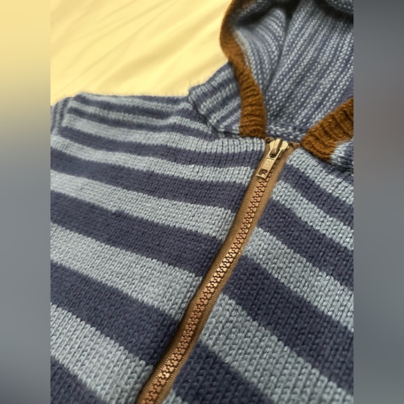 Hand-knit blue striped zip-up hooded sweater - Picture 5 of 7